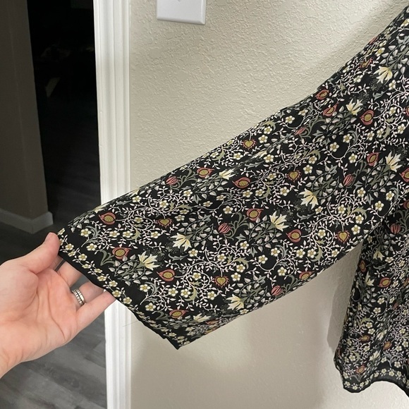 Max Studio Wildflower Floral Black Base Long Sleeve Blouse XS - Picture 4 of 6
